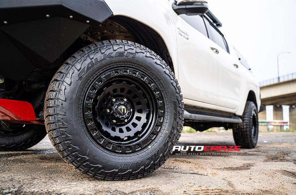 TOYOTA HILUX N80 4WD ZEPHYR MATTE BLACK